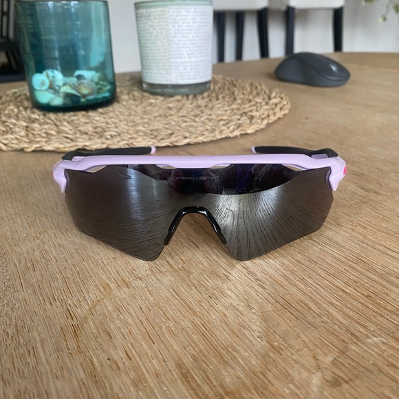 Oakely Radar EV custom - Picture 1 of 4